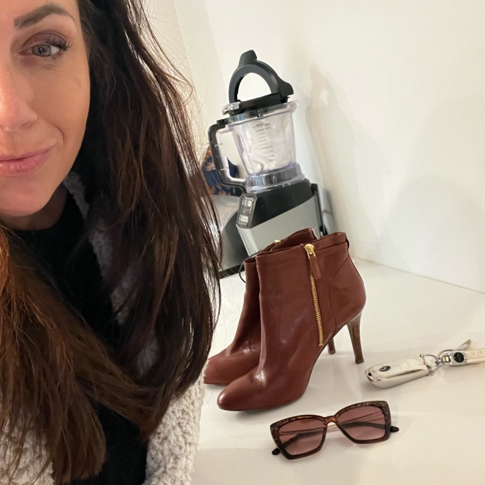 Chic Camel High Heeled Nine West Leather Booths Size 9-5 Narrow Like New! H🔥T!